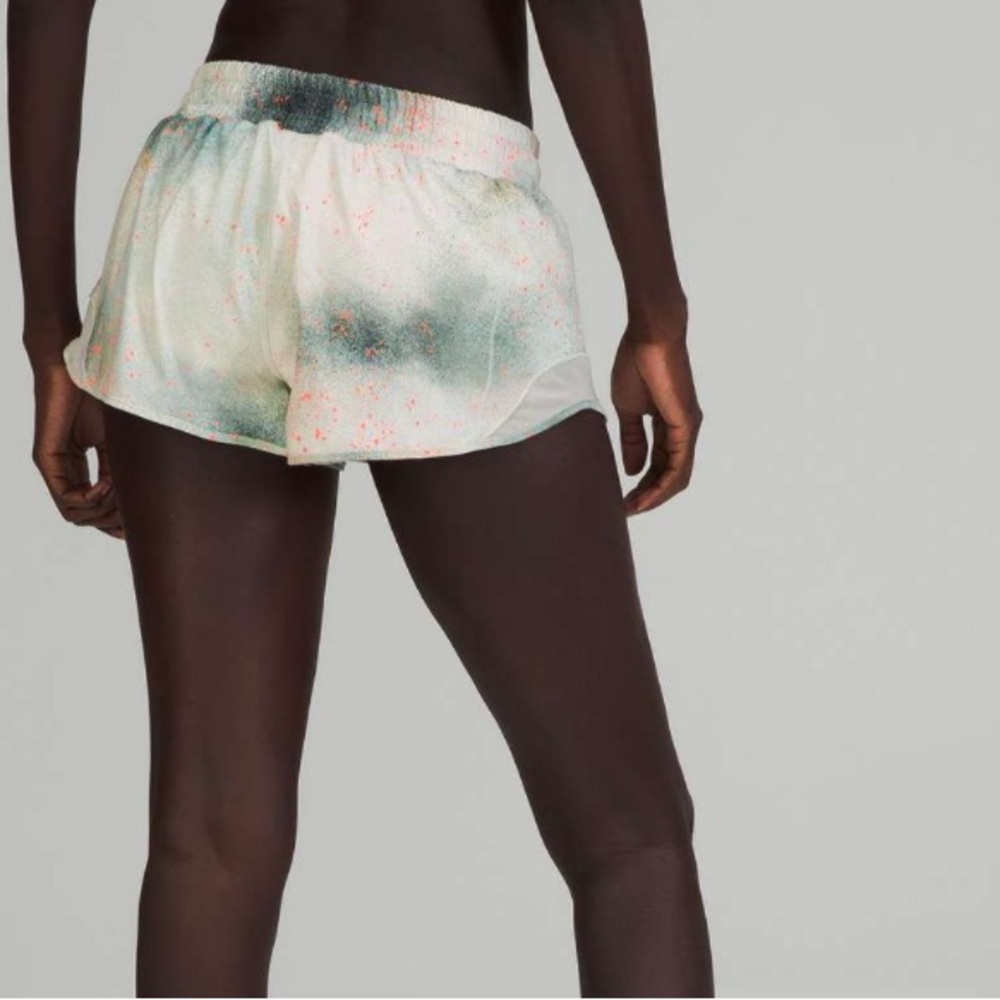 Lululemon Hotty Hot Low-Rise Short 2.5" *Reflective Size 8 - Picture 4 of 15